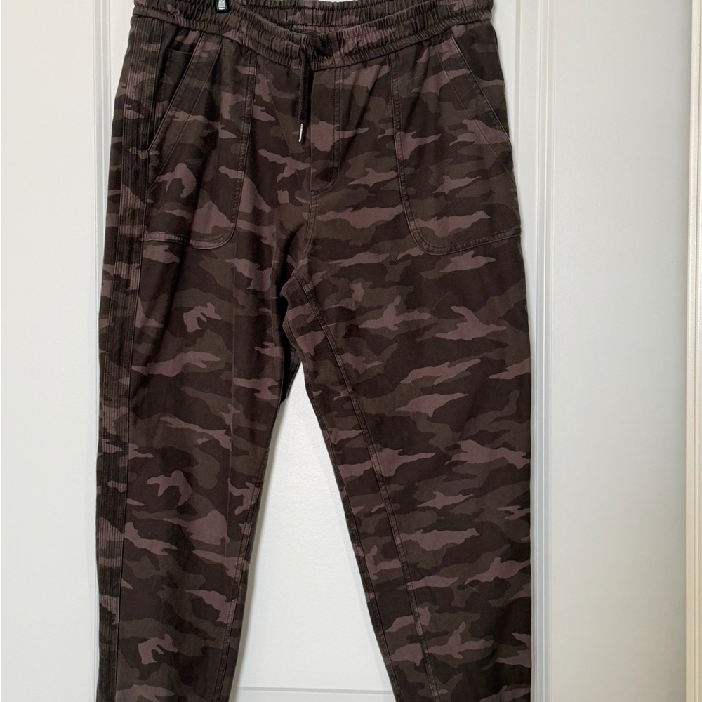 ATHLETA CAMO FARALLON JOGGERS. SZ.16